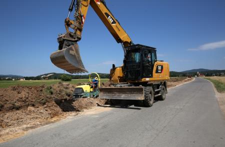ZAČETEK GRADNJE KOLESARSKE POTI CERKNICA DOLENJE JEZERO 05 FOTO LJUBO VUKELIČ